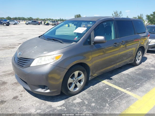 Toyota Sienna Base V6 7 Passenger