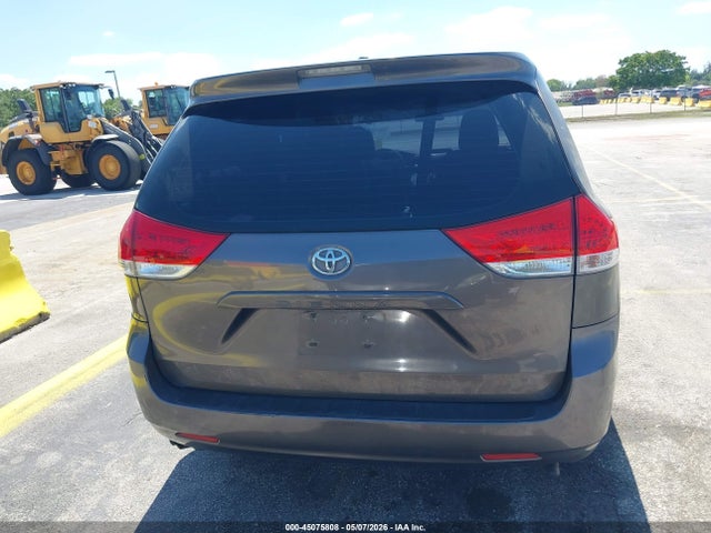 Toyota Sienna Base V6 7 Passenger
