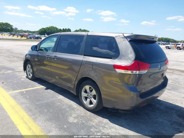 Toyota Sienna Base V6 7 Passenger