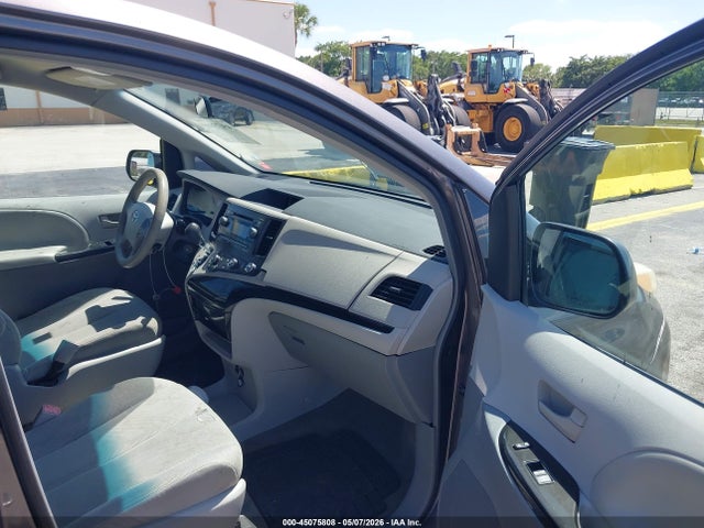 Toyota Sienna Base V6 7 Passenger