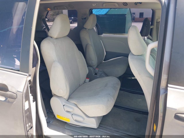 Toyota Sienna Base V6 7 Passenger