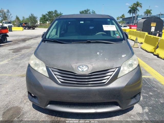Toyota Sienna Base V6 7 Passenger