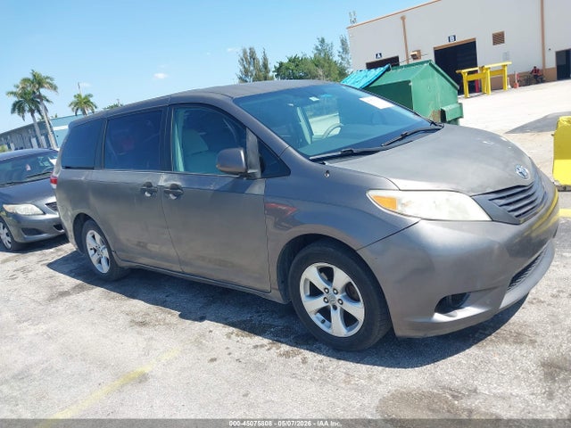 Toyota Sienna Base V6 7 Passenger