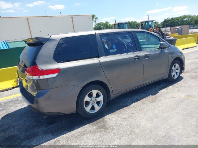 Toyota Sienna Base V6 7 Passenger