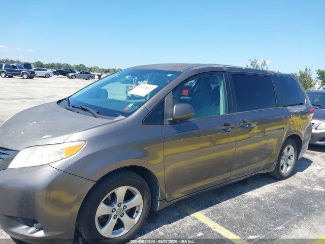Toyota Sienna Base V6 7 Passenger