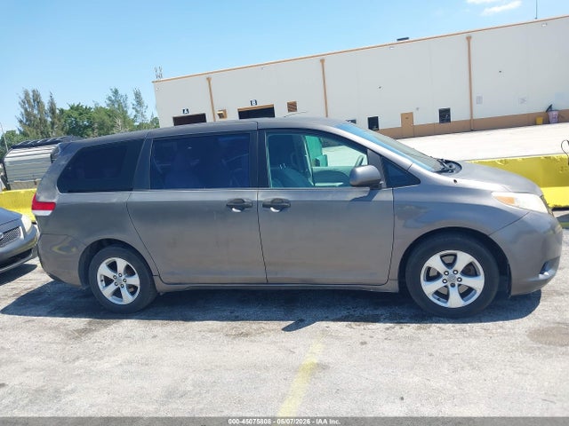 Toyota Sienna Base V6 7 Passenger