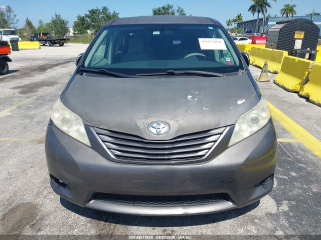 Toyota Sienna Base V6 7 Passenger