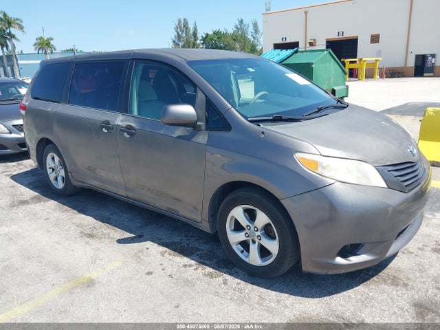 Salvage Toyota Sienna Image