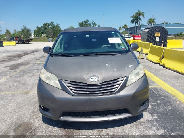 Toyota Sienna Base V6 7 Passenger