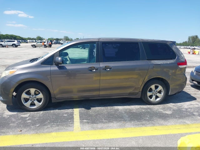 Toyota Sienna Base V6 7 Passenger