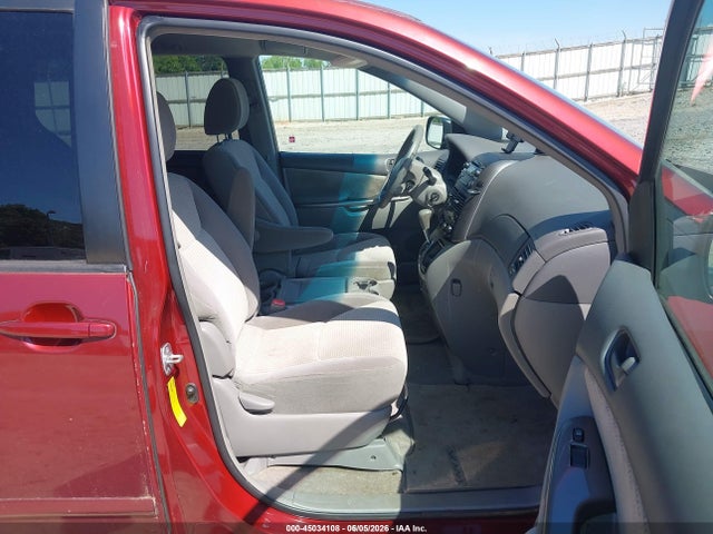 Toyota Sienna Le