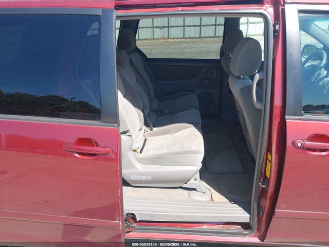 Toyota Sienna Le