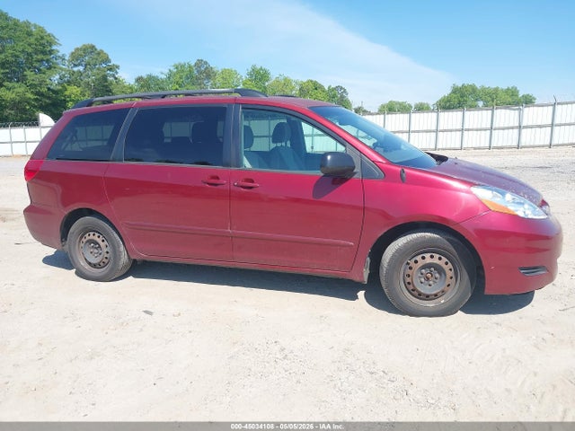 Toyota Sienna Le