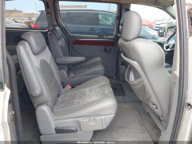 Chrysler Town & Country Limited