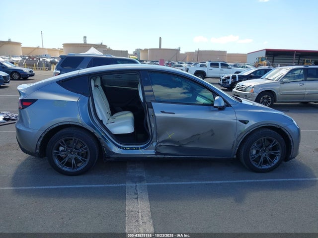 Tesla Model Y Long Range Dual Motor All-wheel Drive