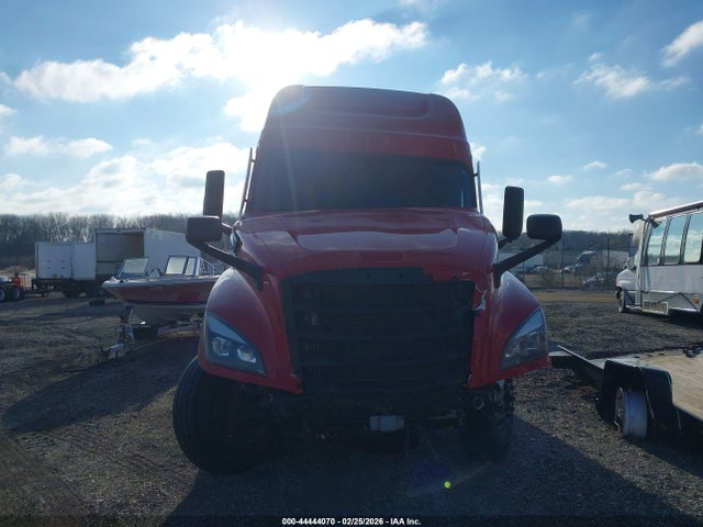 Freightliner New Cascadia 126