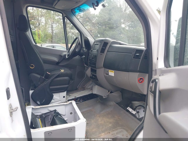 Freightliner Sprinter 2500 Standard Roof V6