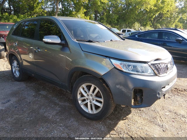 Salvage Kia Sorento Image