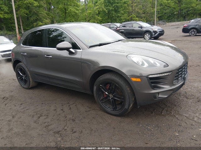 Salvage Porsche Macan Image