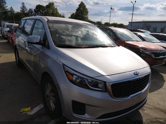 Salvage Kia Sedona Image