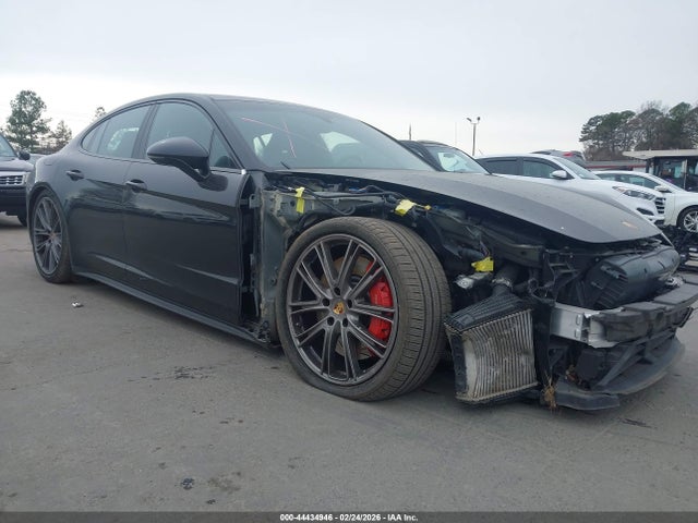 Salvage Porsche Panamera Image
