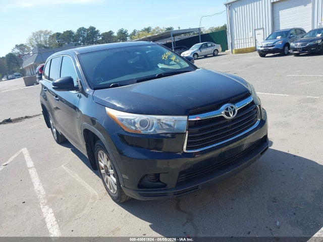 Salvage Toyota Highlander Image