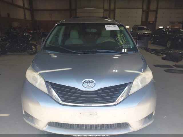 Toyota Sienna Le V6 8 Passenger