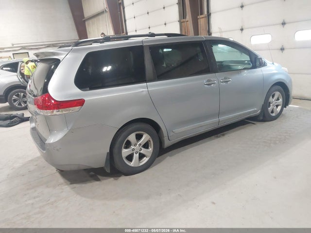 Toyota Sienna Le V6 8 Passenger