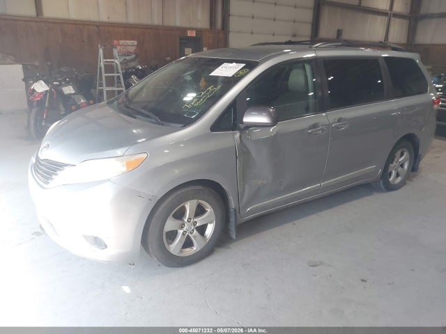 Toyota Sienna Le V6 8 Passenger