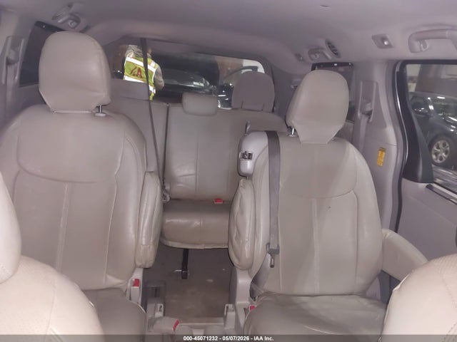 Toyota Sienna Le V6 8 Passenger