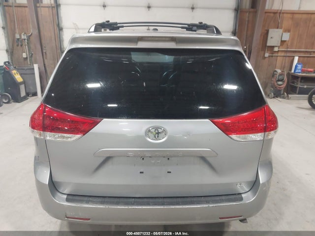 Toyota Sienna Le V6 8 Passenger