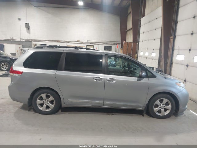 Toyota Sienna Le V6 8 Passenger