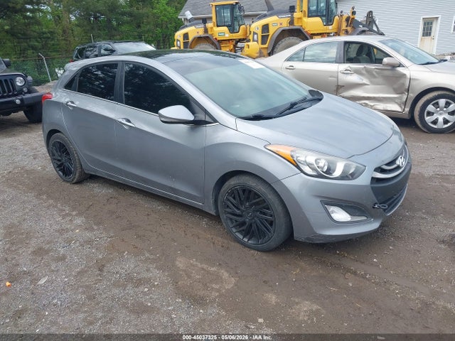 Salvage Hyundai ELANTRA Image