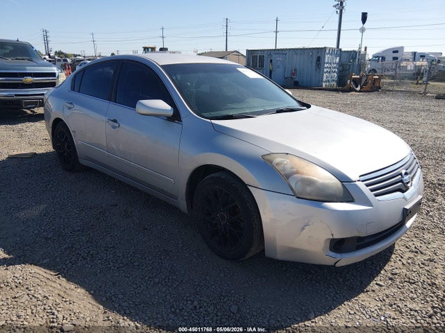Salvage Nissan Altima Image