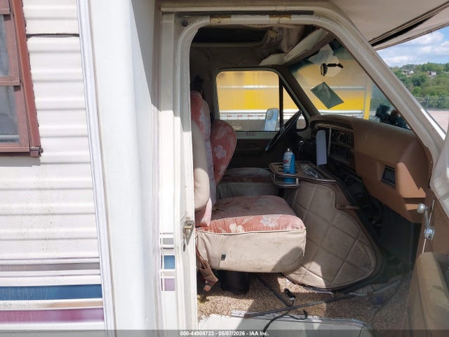 Ford Econoline E350 Cutaway Van