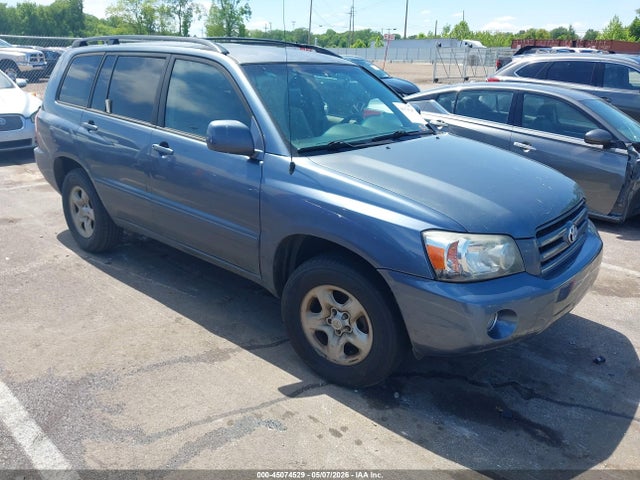 Salvage Toyota Highlander Image