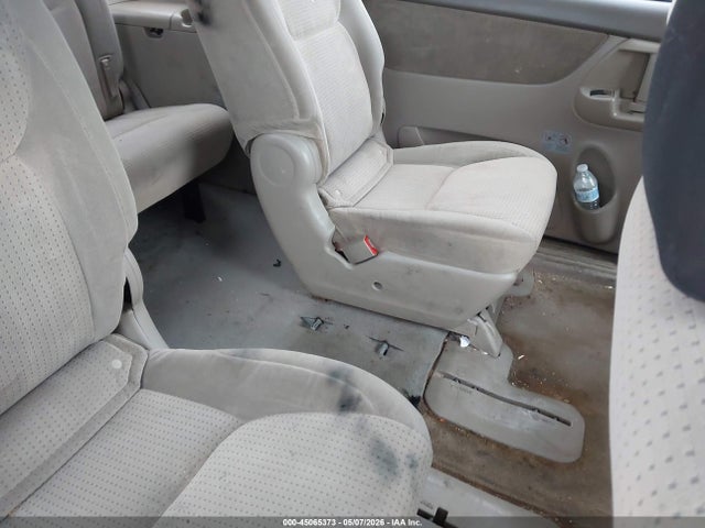 Toyota Sienna Le