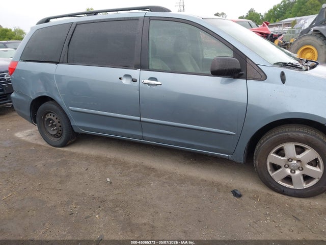 Toyota Sienna Le