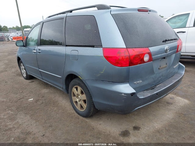 Toyota Sienna Le