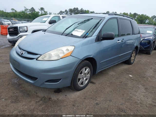 Toyota Sienna Le