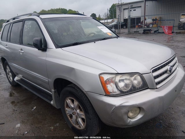 Salvage Toyota Highlander Image