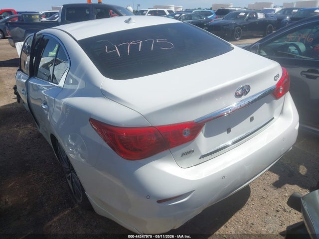 INFINITI Q50 Premium