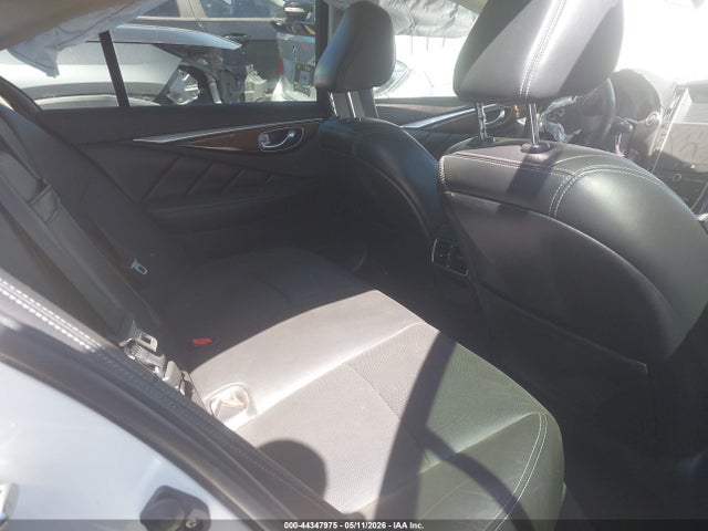 INFINITI Q50 Premium