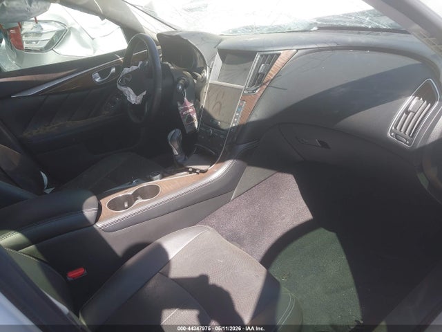 INFINITI Q50 Premium