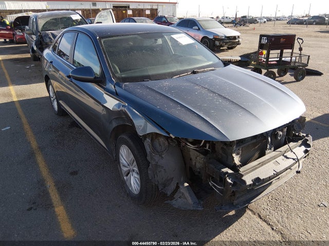Salvage Volkswagen Jetta Image