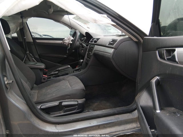 Volkswagen Passat 1.8t S