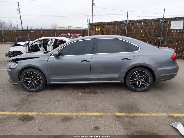Volkswagen Passat 1.8t S