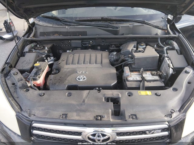Toyota RAV4 Limited V6