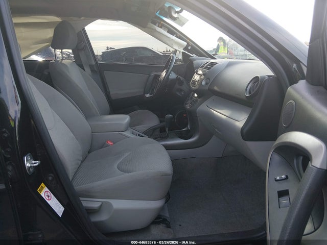 Toyota RAV4 Limited V6