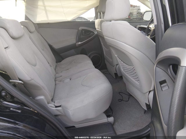 Toyota RAV4 Limited V6